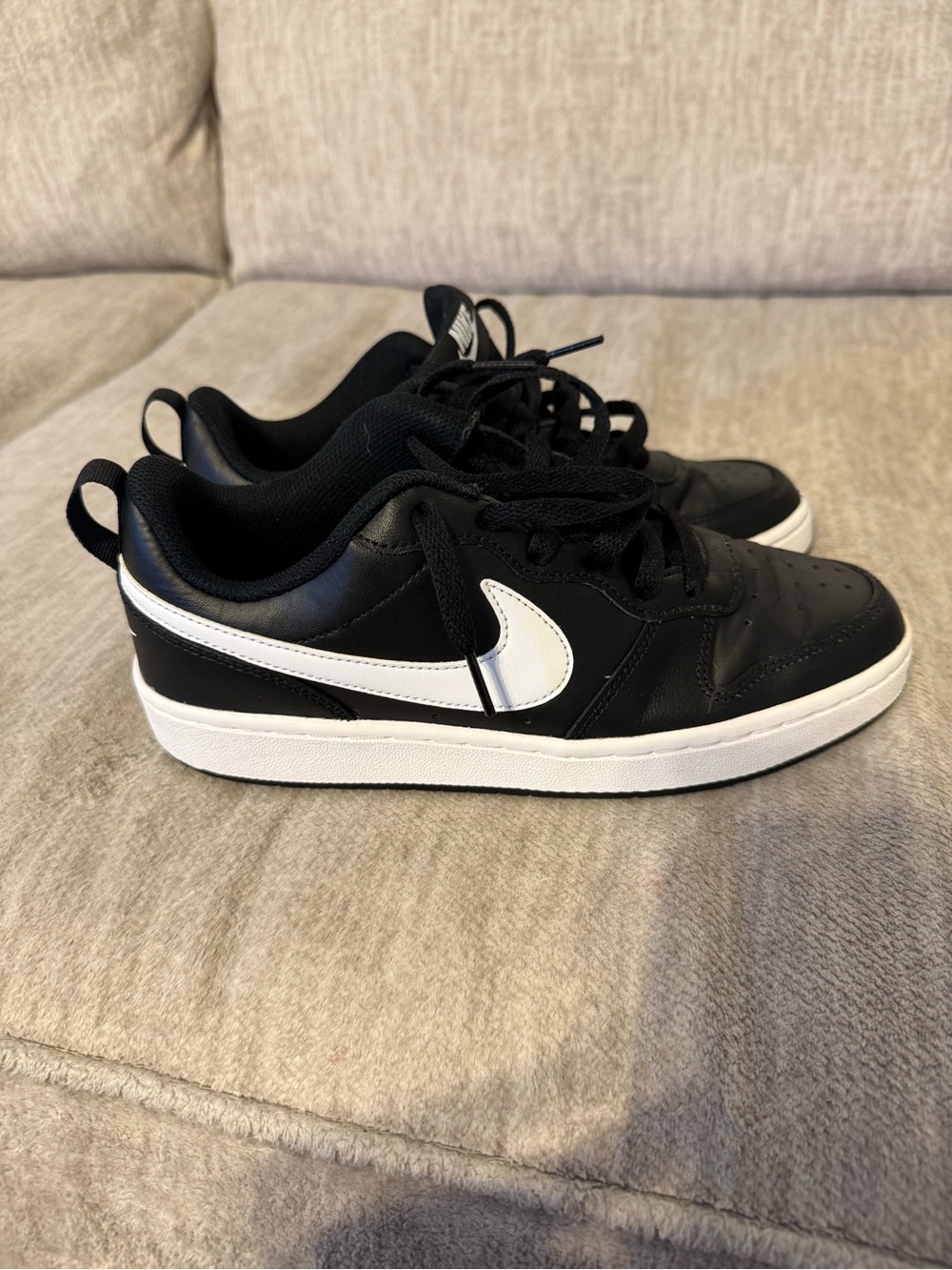 Nike Kids Black and White Low-Top Sneakers with White Swoosh